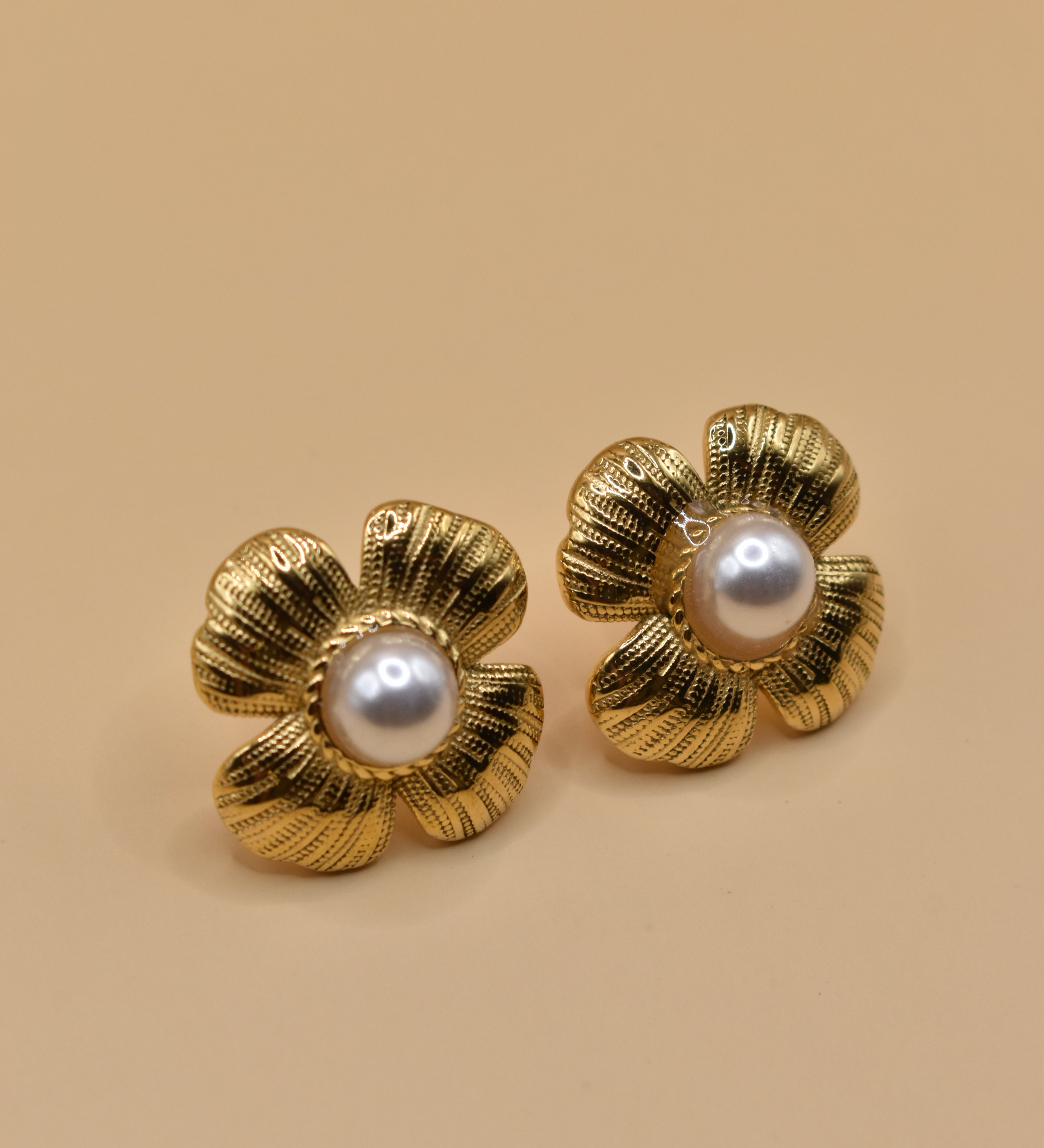 Flower pearl stud earrings with drop pearl detail