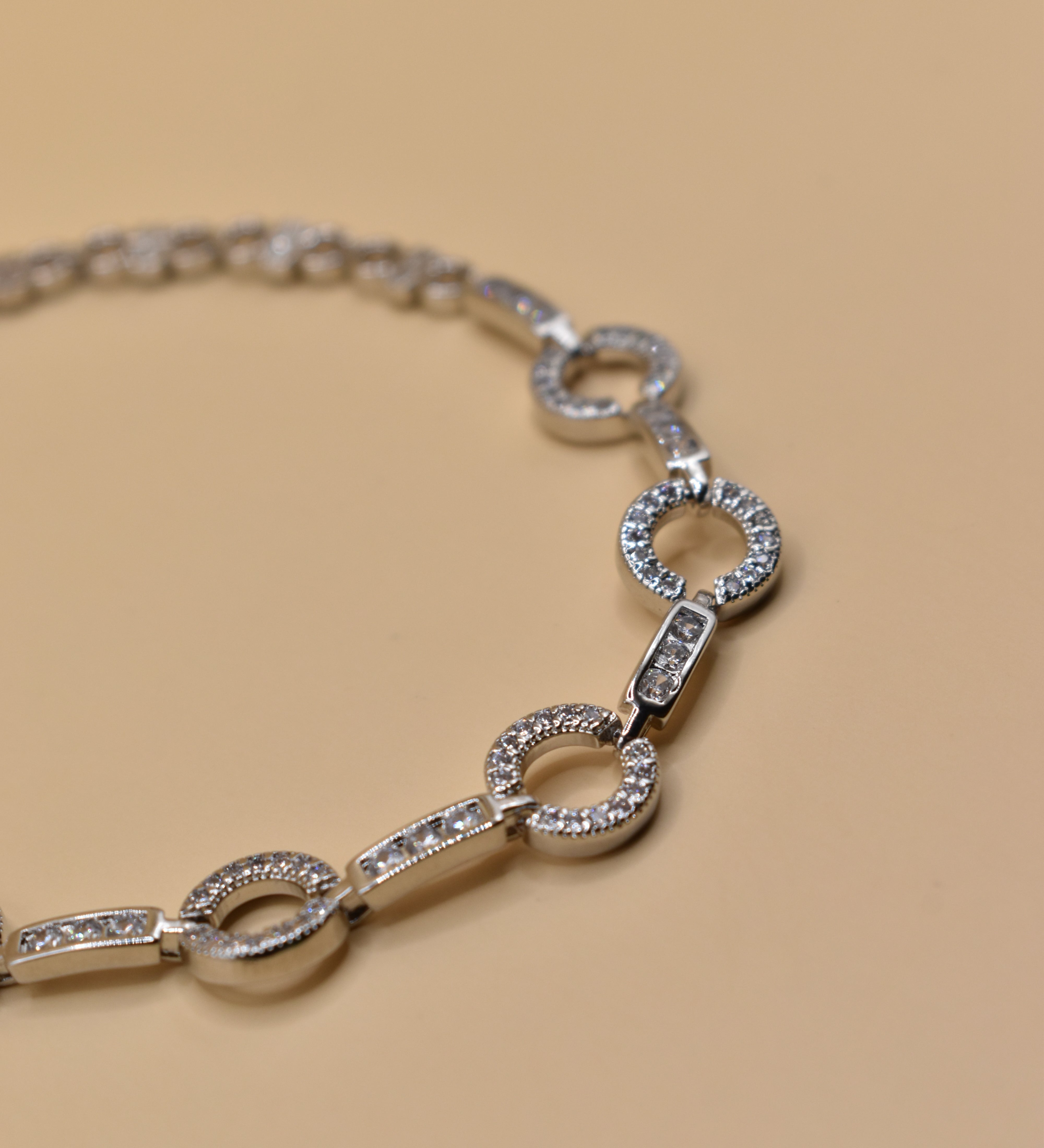 White gold cubic zirconia bracelet with five circle links