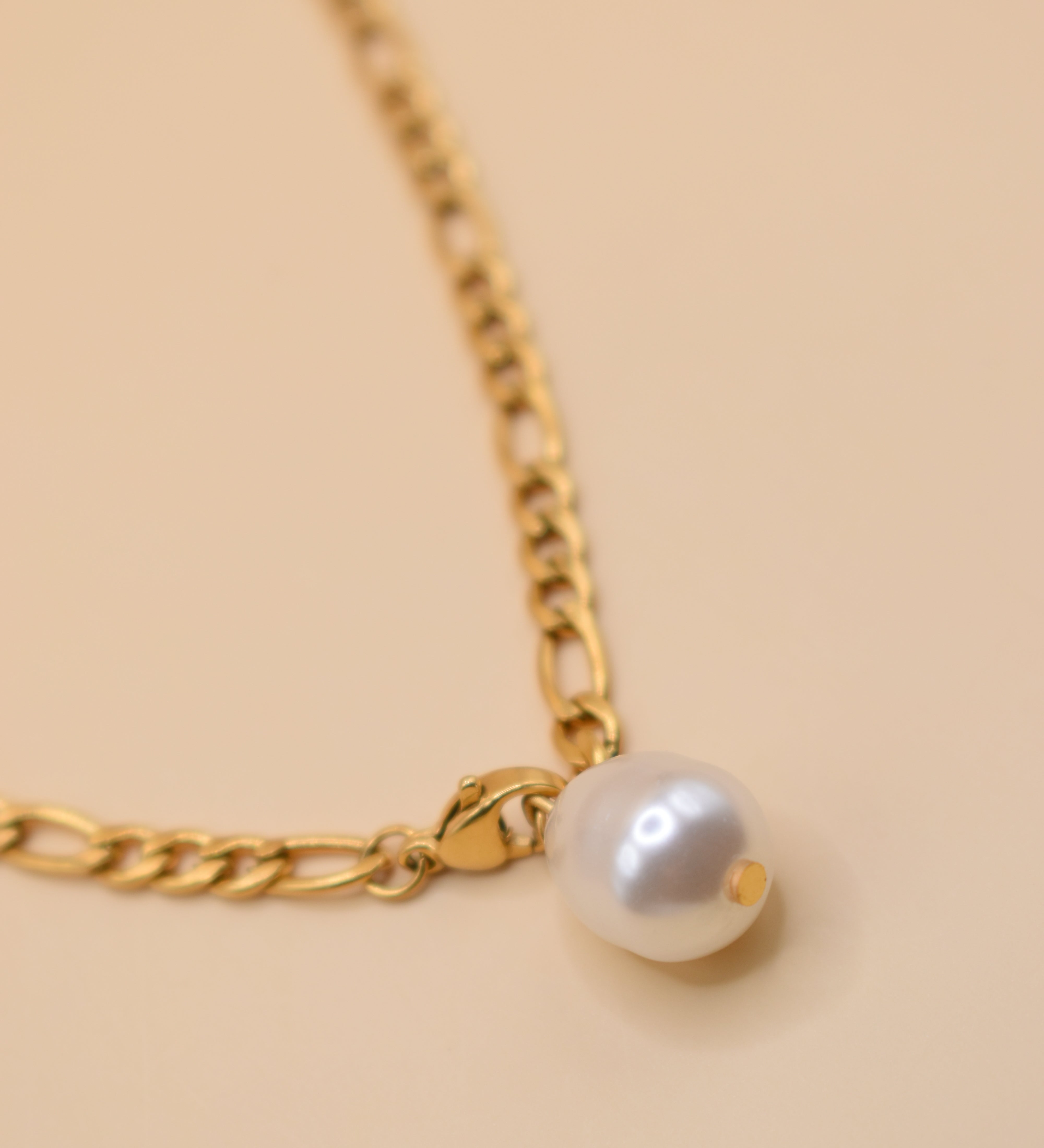 Gold plated pearl pendant necklace with dainty 17-inch chain